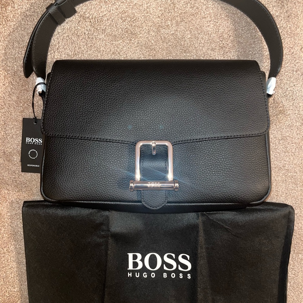 ***NEW*** Hugo Boss “Kristin” leather shoulder bag